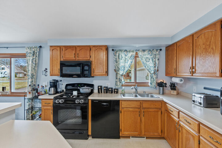 Property Photo:  936 Sussex Ct  WI 54457 