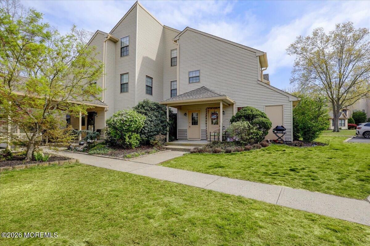 Property Photo:  306 Larkspur Lane  NJ 08527 