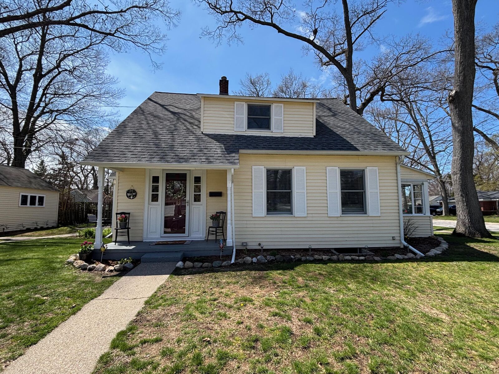 Property Photo:  921 Moulton Avenue  MI 49445 
