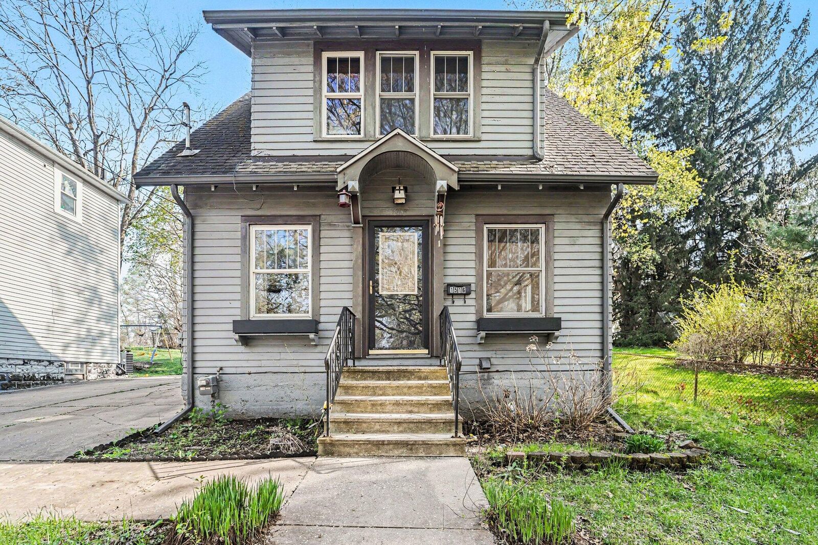 Property Photo:  1516 Charles Avenue  MI 49048 