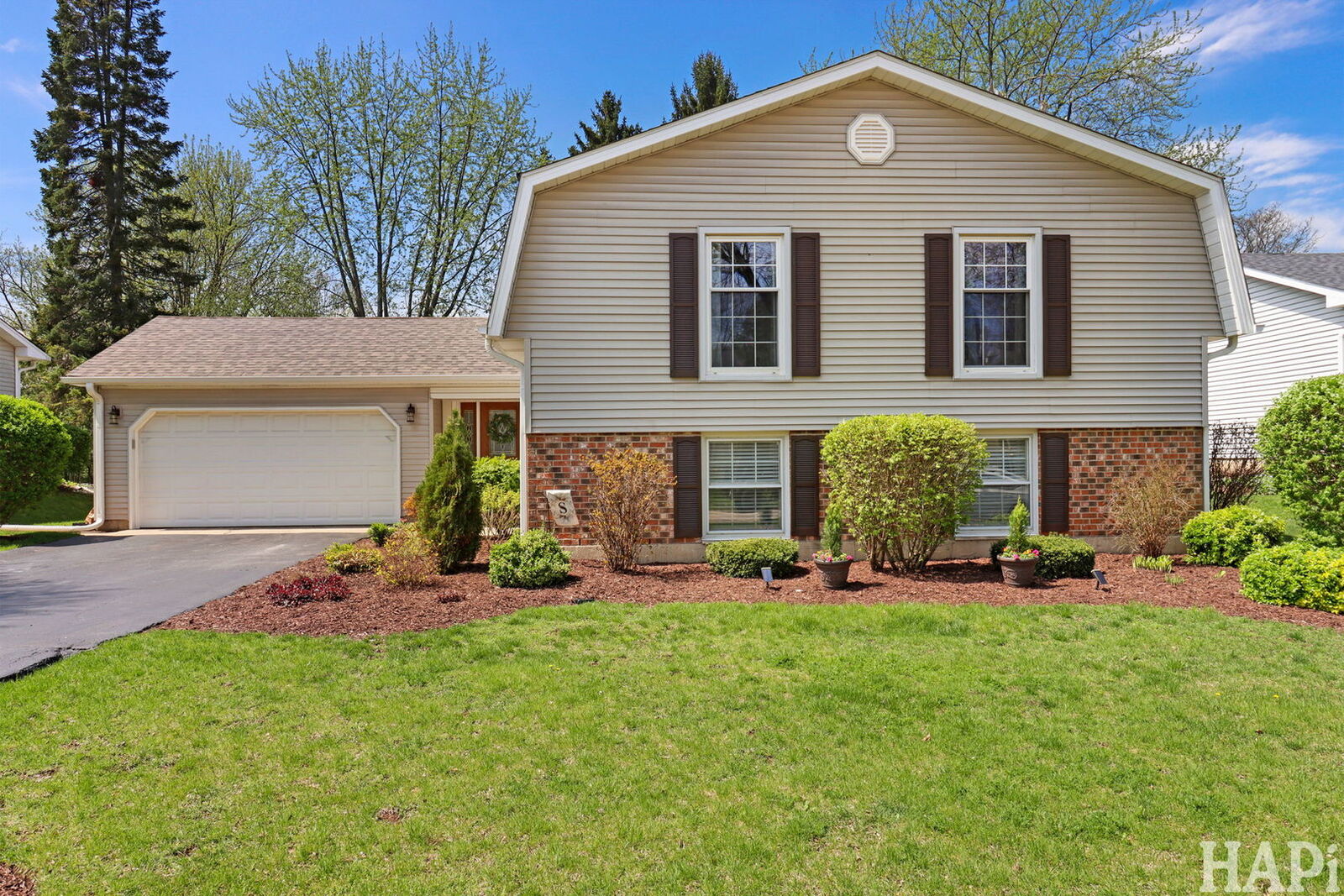 Property Photo:  38 Chelsea Lane  IL 60013 