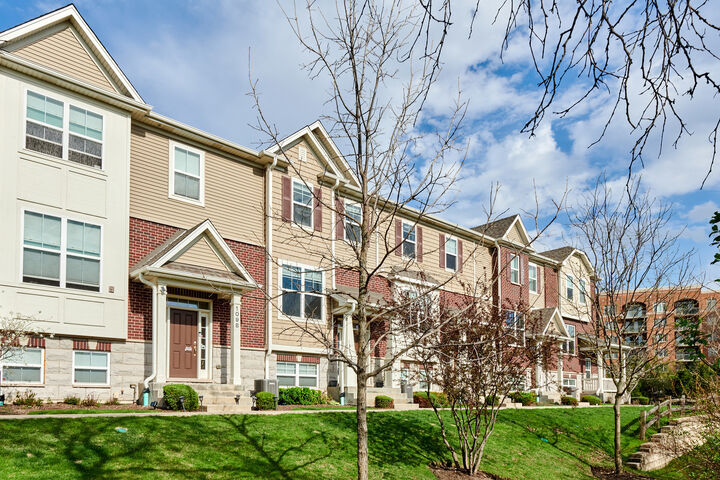 Property Photo:  1100 Evergreen Avenue  IL 60016 