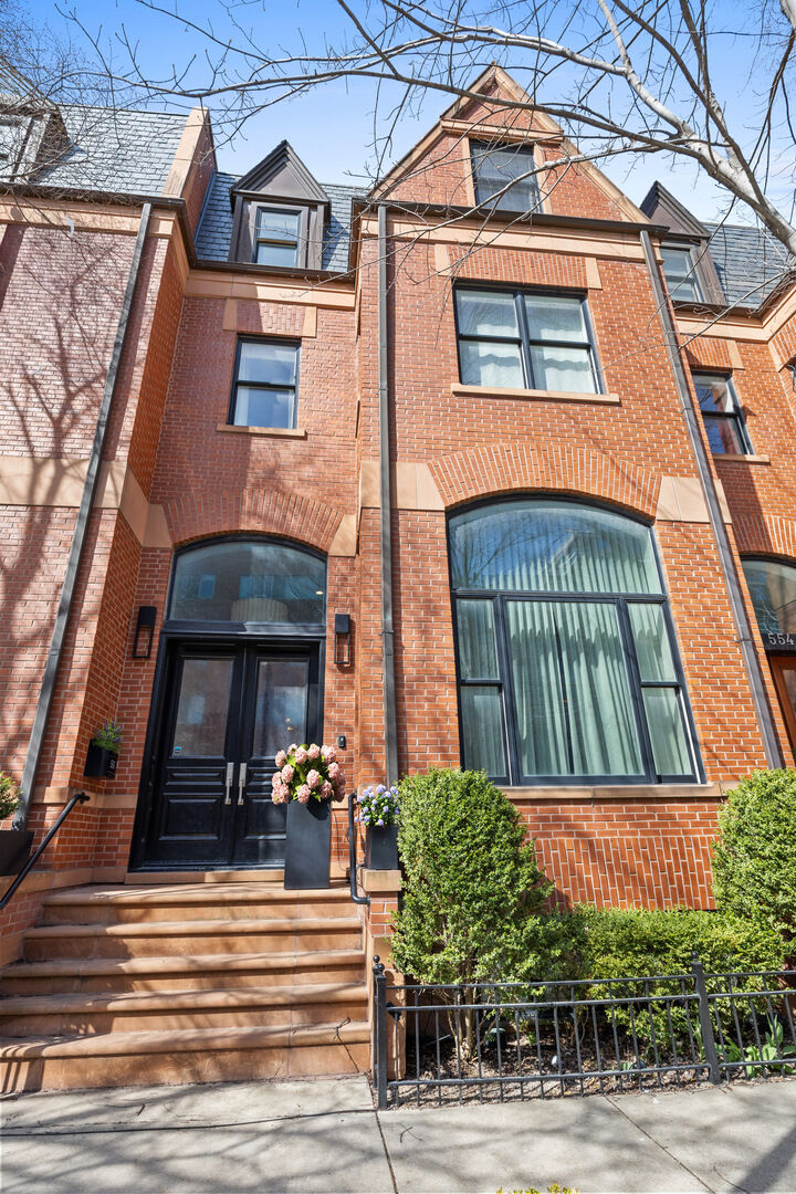 Property Photo:  