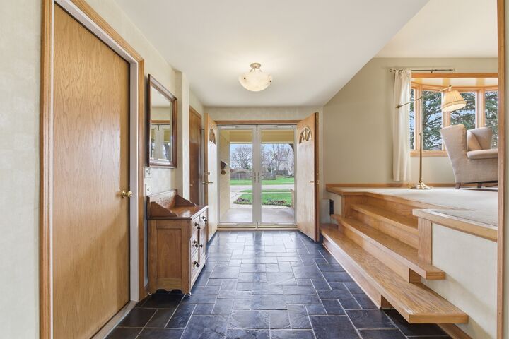 Property Photo:  728 N Stark Drive  IL 60074 