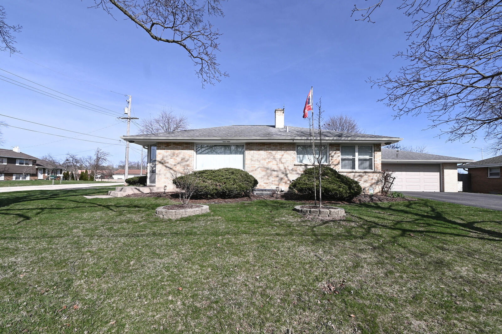 Property Photo:  3877 Grandview Avenue  IL 60031 