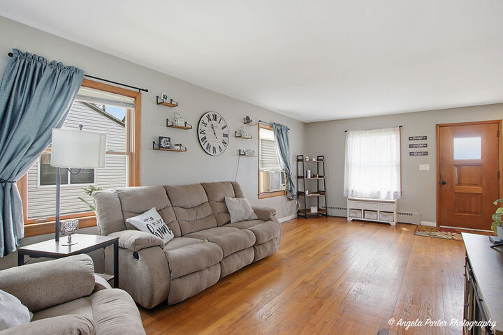 Property Photo:  442 W Oriole Trail  IL 60013 