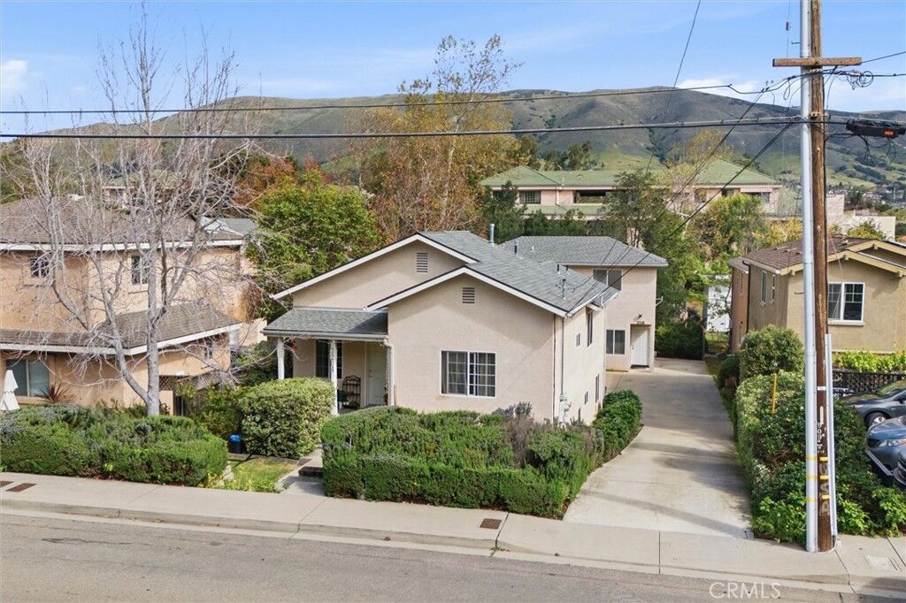 Property Photo:  3204 Rockview Place  CA 93401 