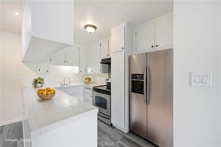 Property Photo:  406 W Regent Street 13  CA 90301 