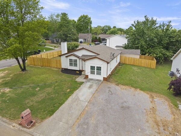 Property Photo:  421 Cedar Park Cir  TN 37086 