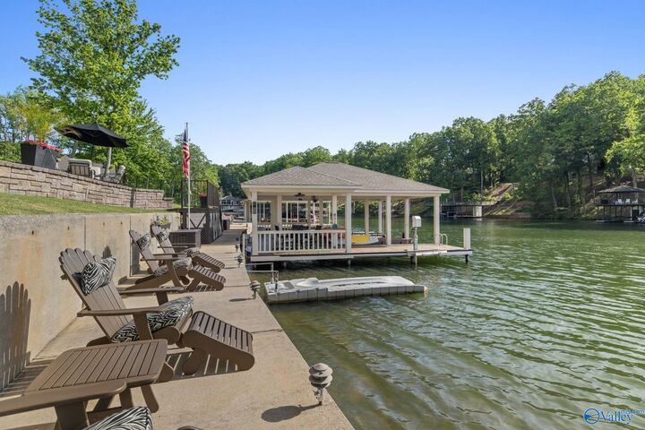 Property Photo:  605 Hunter Point Cove  AL 35661 
