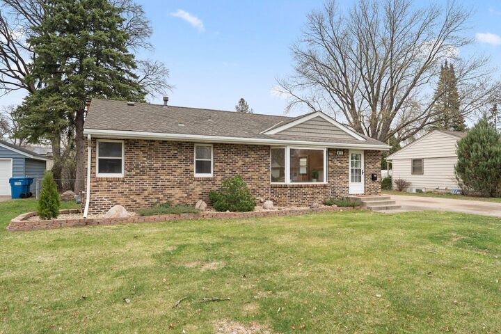 Property Photo:  811 Pandora Drive NE  MN 55432 