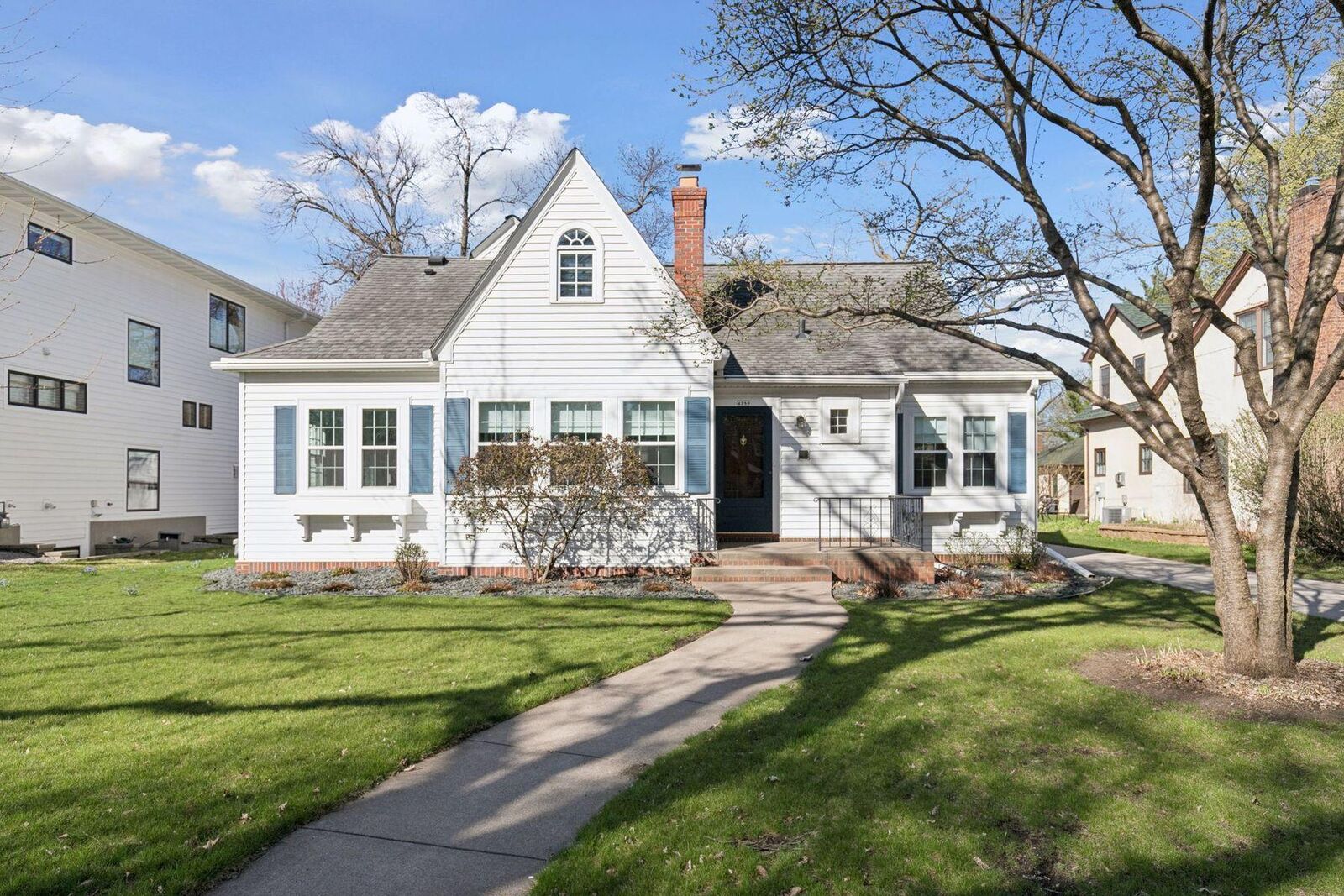 Property Photo:  4380 Wooddale Avenue  MN 55424 