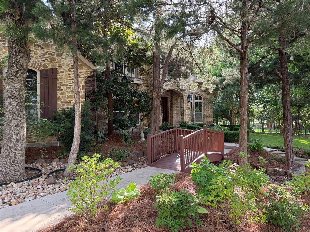 Property Photo:  427 Wyndemere Boulevard  TX 75032 