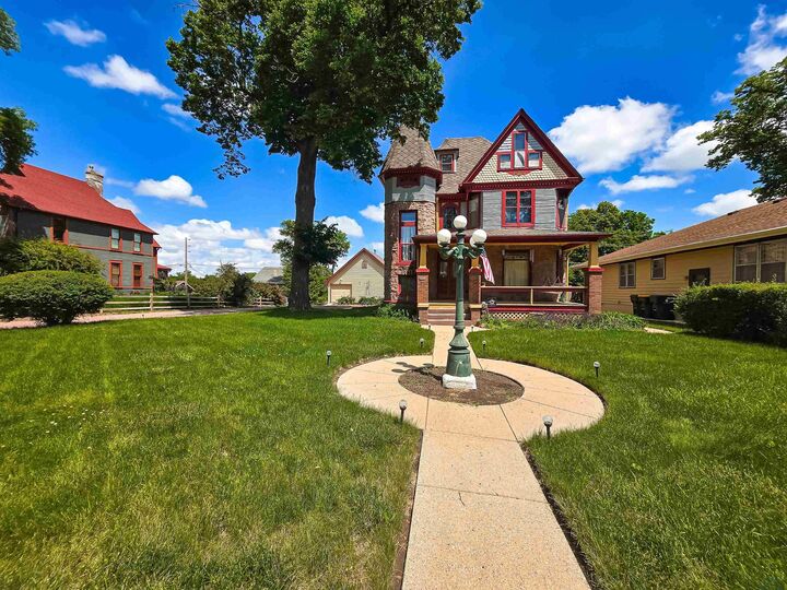 Property Photo:  2216 Jackson St  IA 51104 