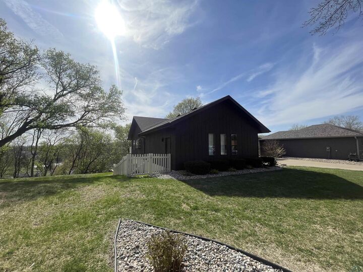 Property Photo:  1620 Hiawatha Trail  IA 51104 