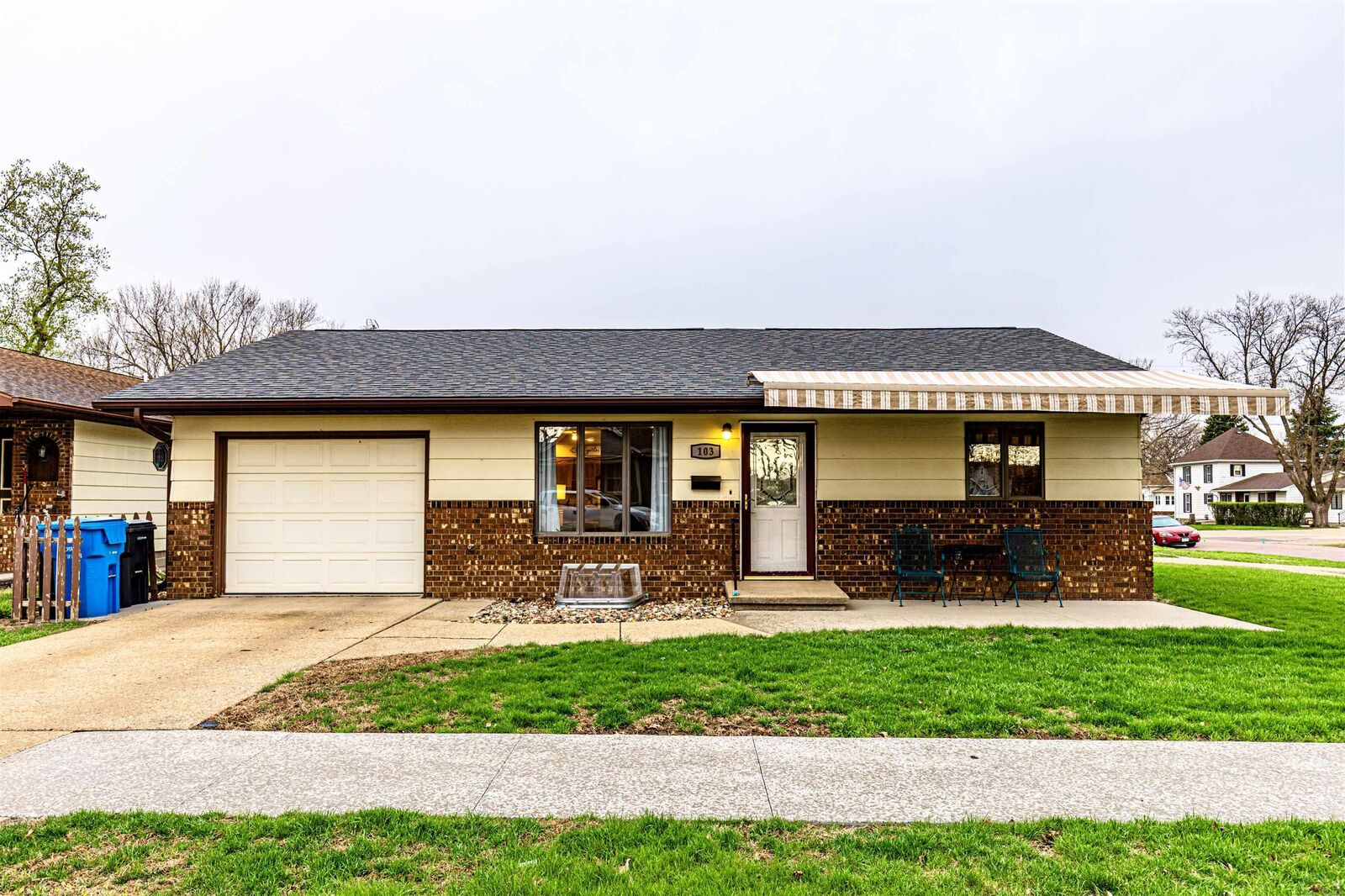 Property Photo:  103 3rd Ave SW 1  IA 51031 