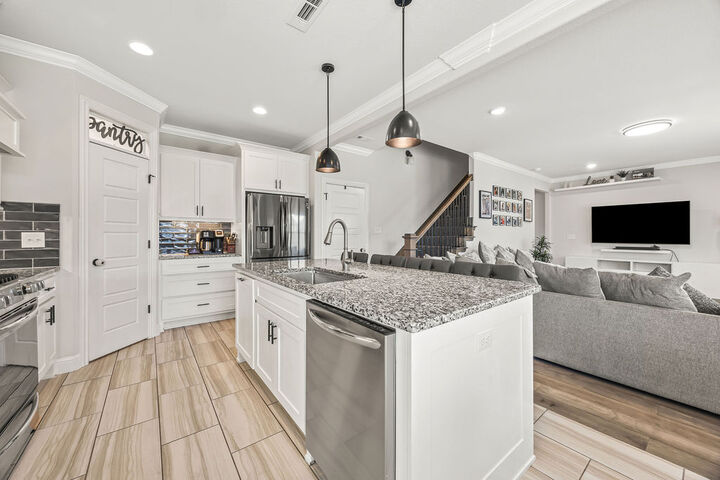 Property Photo:  562 N Drewrys Bluff Drive  AR 72704 