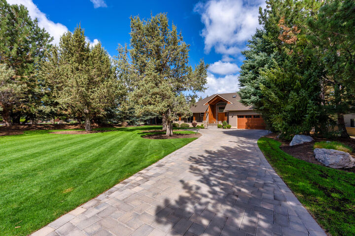 Property Photo:  1953 Kingfisher Circle  OR 97756 