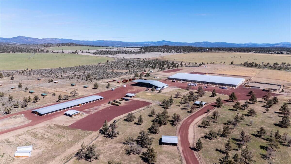 Property Photo:  1299 NW McDaniel Road  OR 97753 