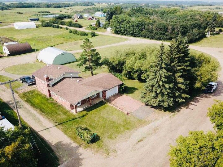 Property Photo:  21 1 Avenue W  AB T0B 1C0 