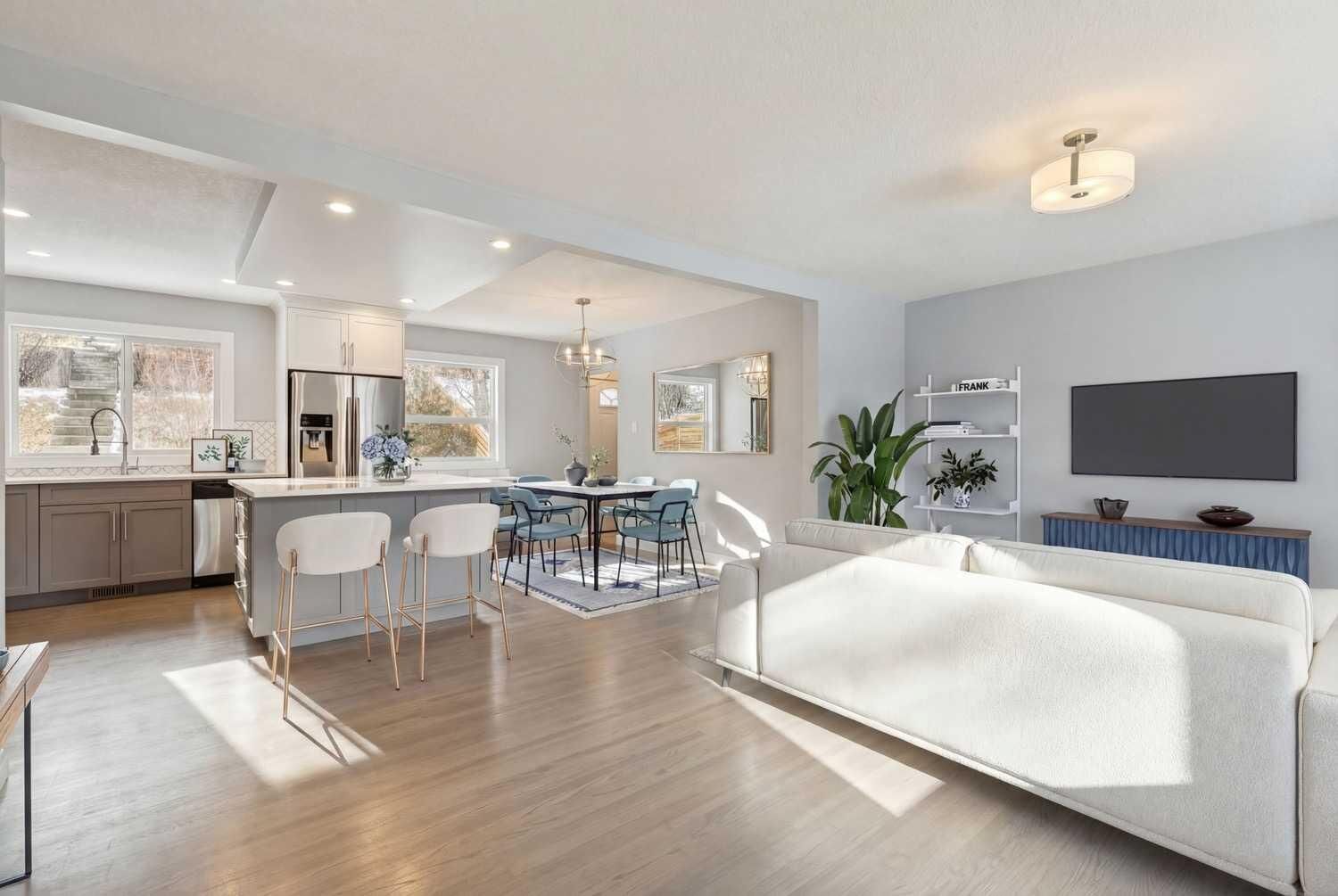 Property Photo:  40 Henefer Road SW  AB T2V 3B4 