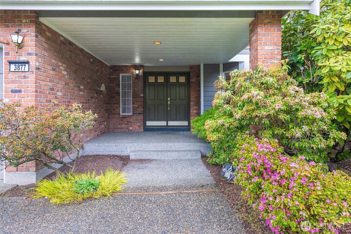 Property Photo: 3877 113th Avenue NE WA 98004