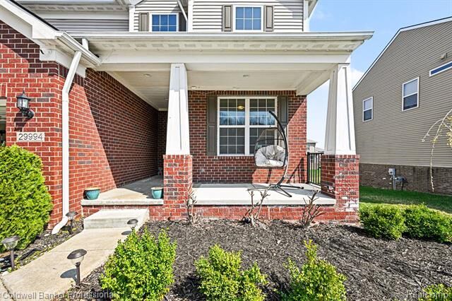 Property Photo:  29994 Braeburn  MI 48165 