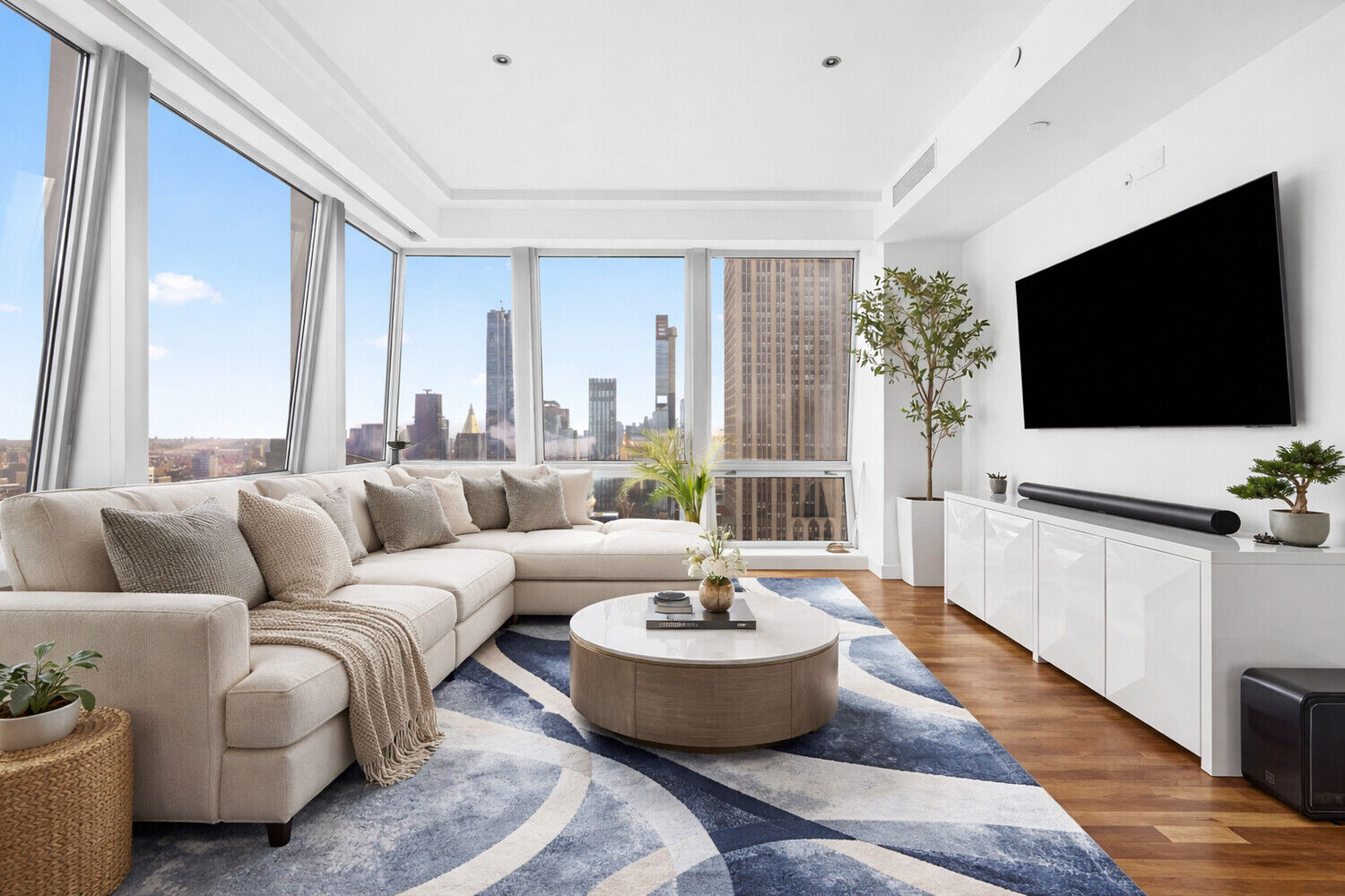 Property Photo:  400 5th Avenue 46ab  NY 10018 