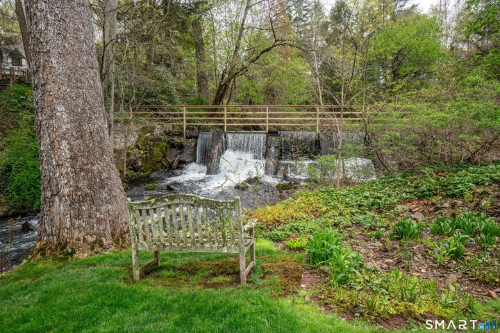 Property Photo:  15 Sunfield Lane  CT 06107 