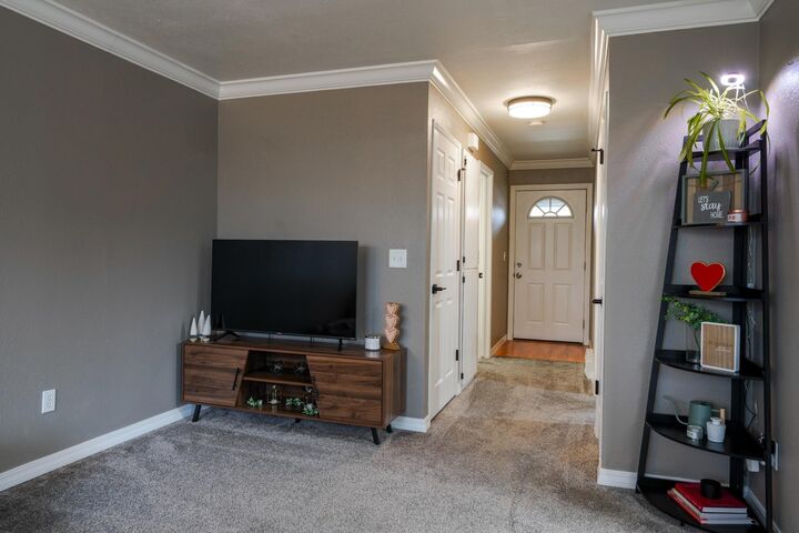 Property Photo:  222 N Hutchinson Rd 204  WA 99212 