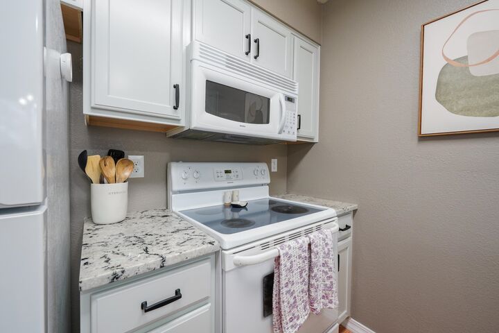 Property Photo:  222 N Hutchinson Rd 204  WA 99212 