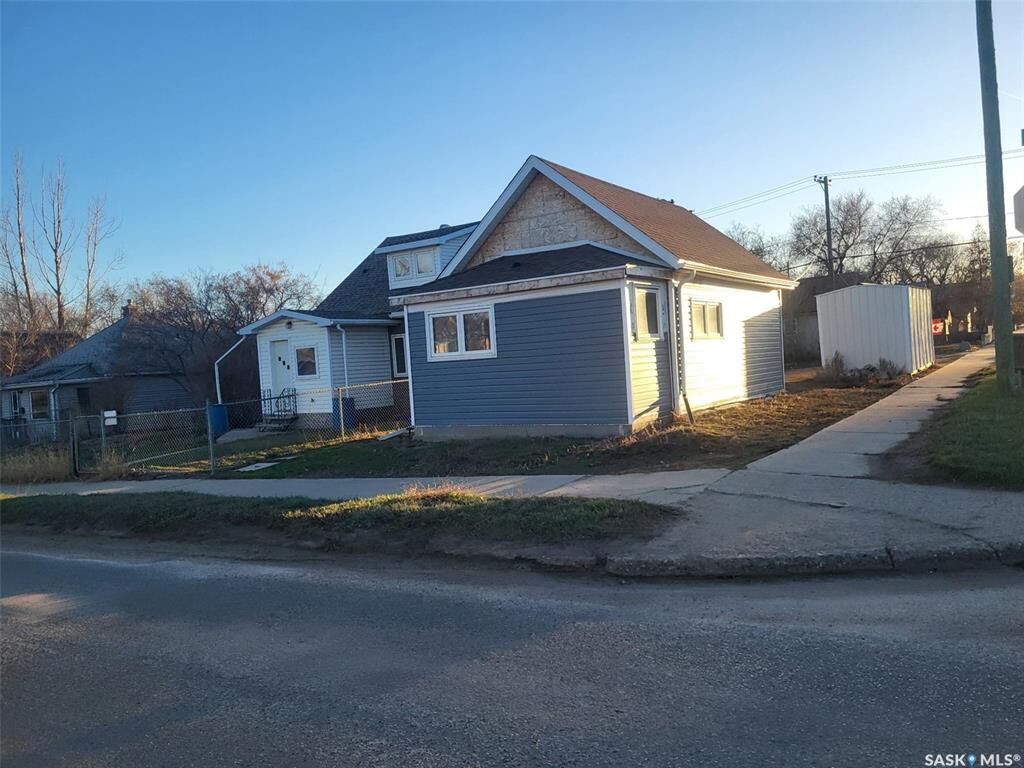 Property Photo: 538 9th Avenue NW SK S6H 4H7