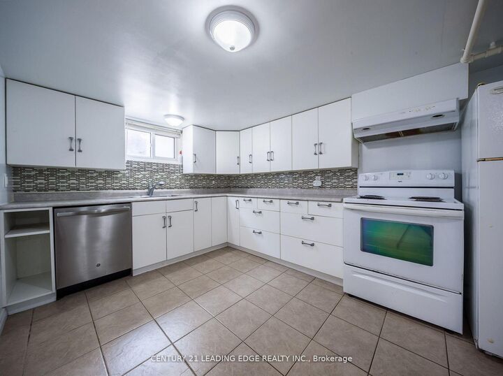 Property Photo:  84 Central Park Boulevard N Lower  ON L1G 5Y5 