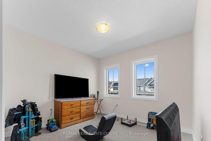 Property Photo: 17 Downriver Drive ON L3B 0M5