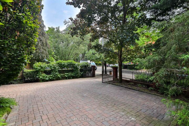 Property Photo:  46 Lowther Avenue  ON M5R 1C6 