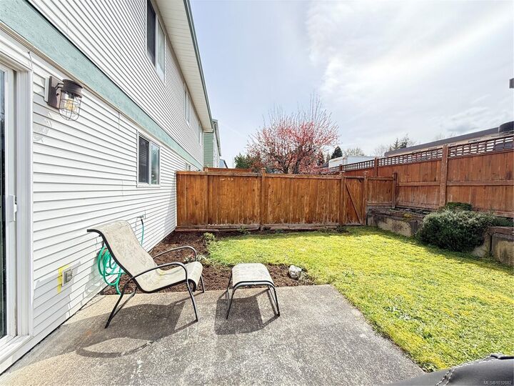 Property Photo: 2553 Kingcome Pl BC V0N 2R0