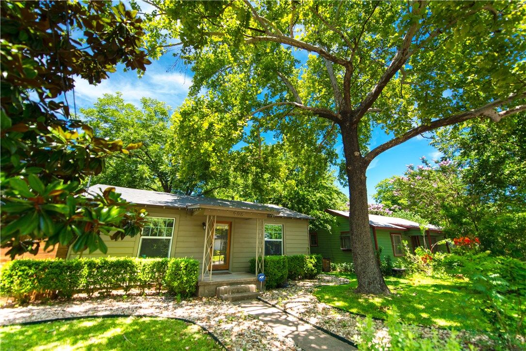 Property Photo:  906 E 53rd Street  TX 78751 