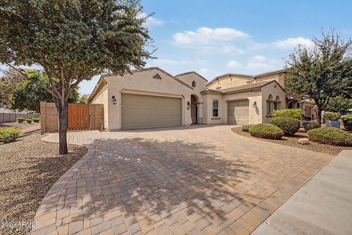 Property Photo:  2937 E Longhorn Drive  AZ 85297 