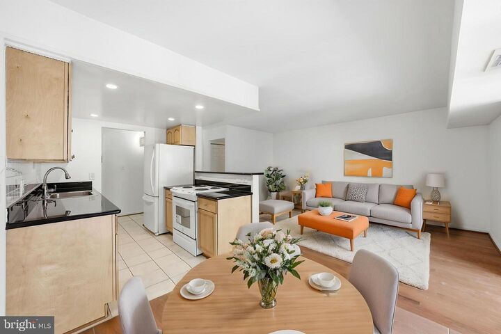 Property Photo:  2255 Castle Rock Square 21C  VA 20191 