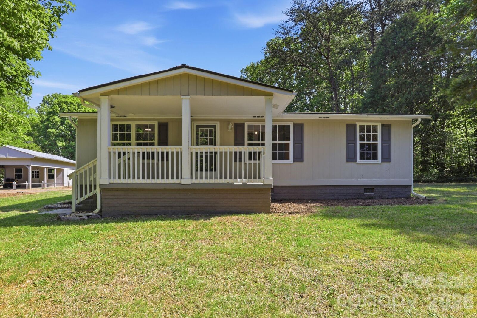 Property Photo:  136 Woodridge Lane  NC 28115 