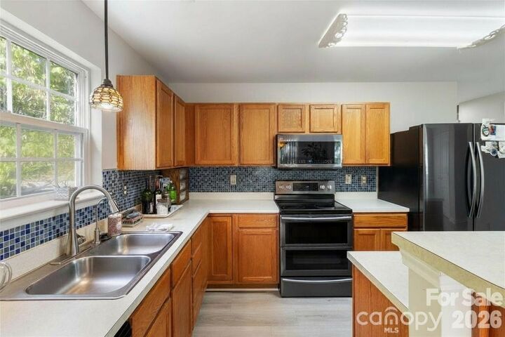 Property Photo: 317 Ashton Bluff Circle NC 28120