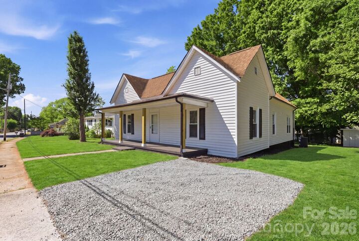 Property Photo:  630 N Davis Avenue  NC 28658 
