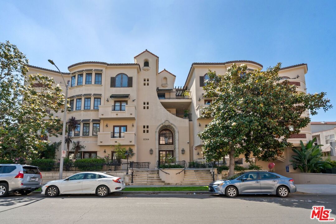 Property Photo:  10364 Almayo Ave  CA 90064 