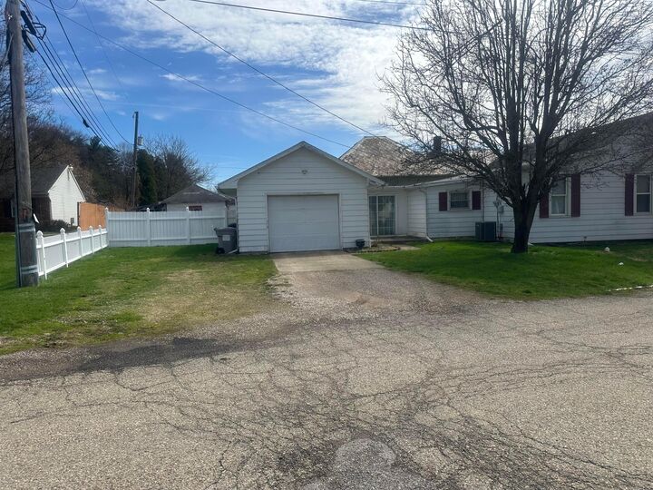 Property Photo:  996 3rd Street  OH 43138 