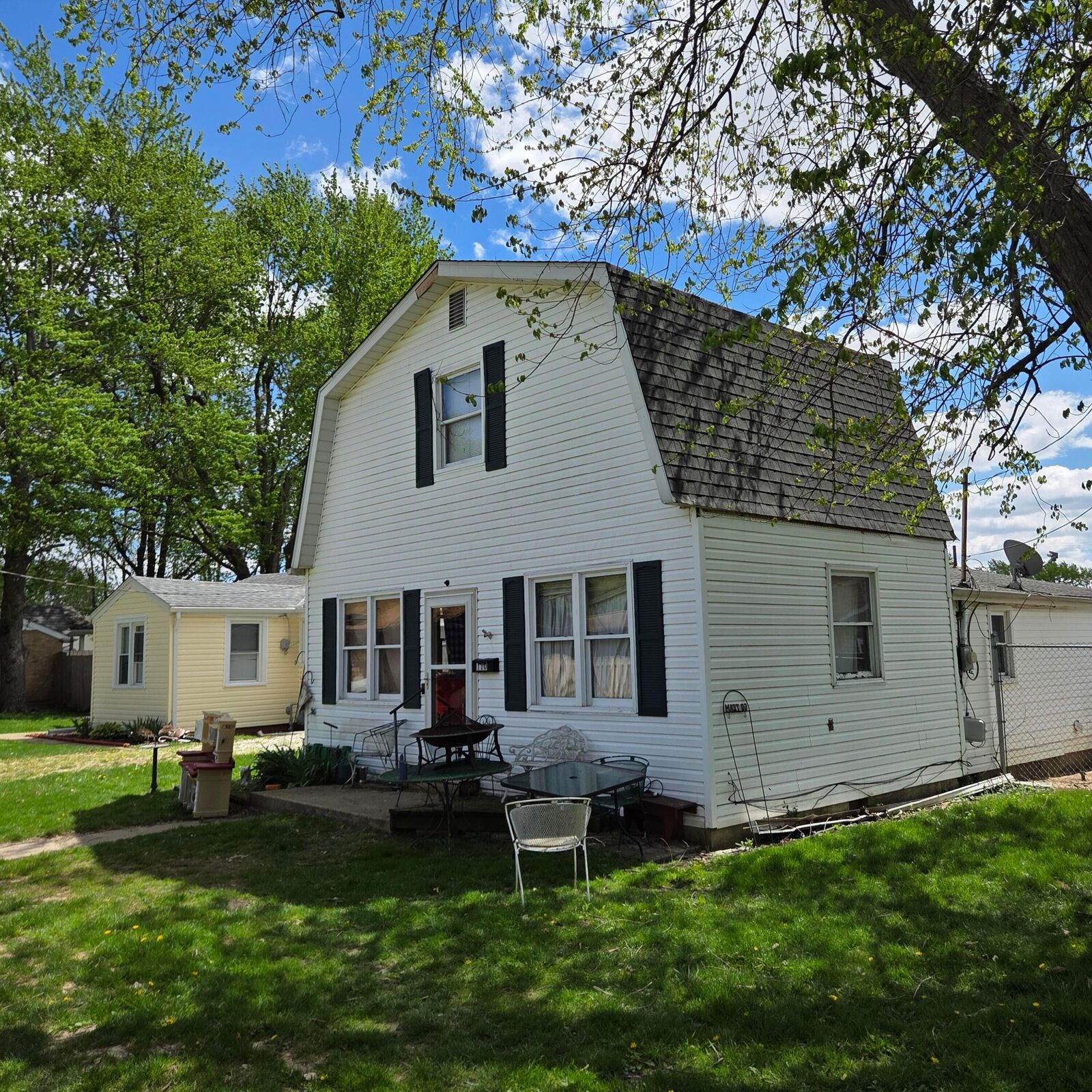 Property Photo:  110 Maryland Avenue  OH 43140 