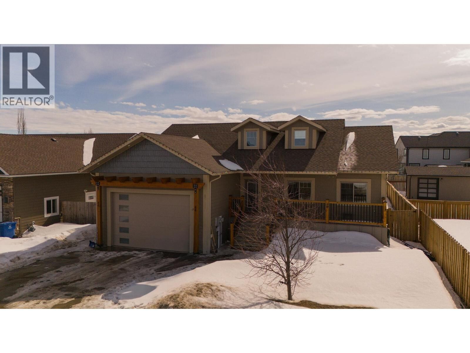 Photo de la propriété:  8711 112 Avenue  BC V1J 0H9 