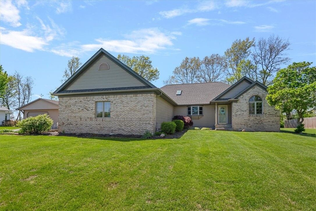 Property Photo:  3808 Lake Drive  IL 62568 