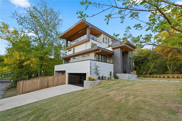 Property Photo: 1625 Emerald Avenue SW GA 30310