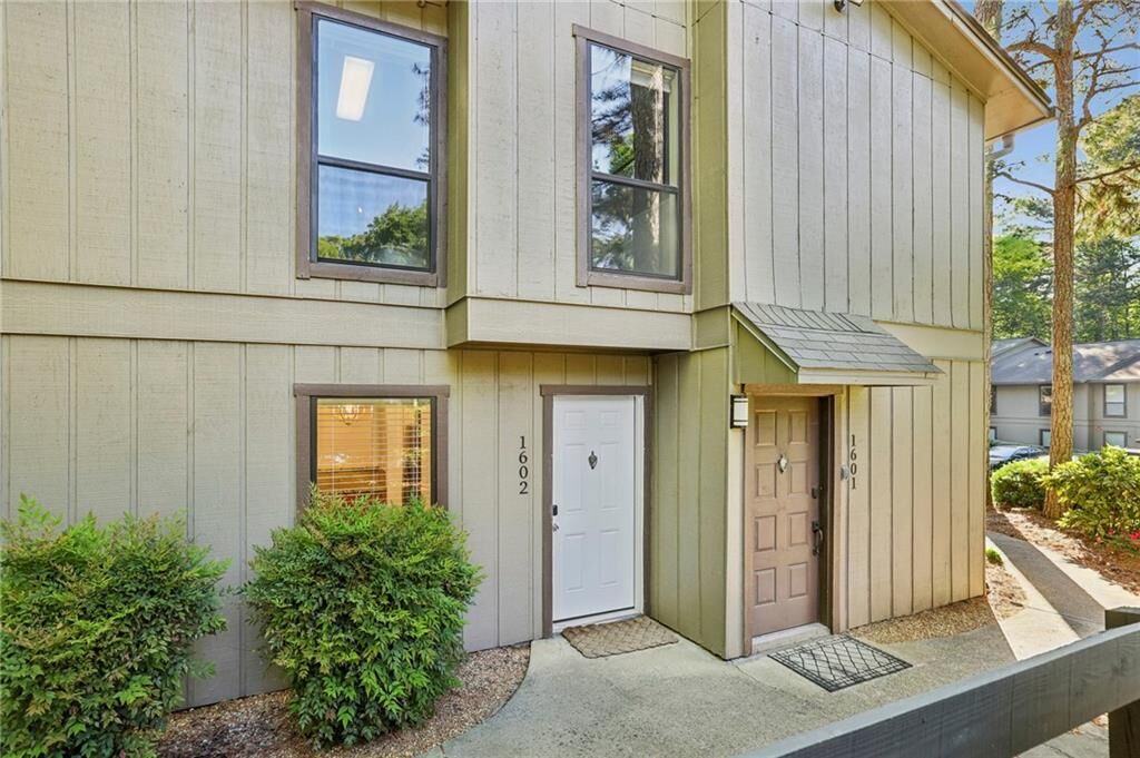 Property Photo:  1602 Cumberland Court SE  GA 30080 