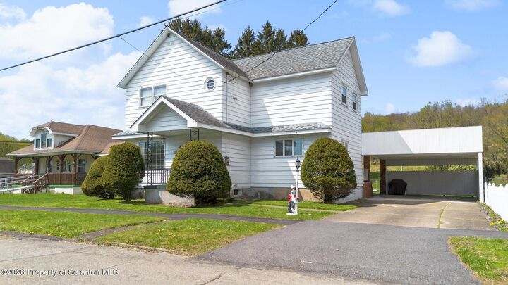 Property Photo:  605 Penn Avenue  PA 18433 